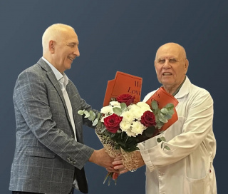 С глубокой благодарностью и уважением